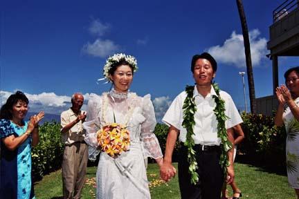 Option4<br>オーダーメイドのウェディングドレス＆ウェディング・アロハシャツ